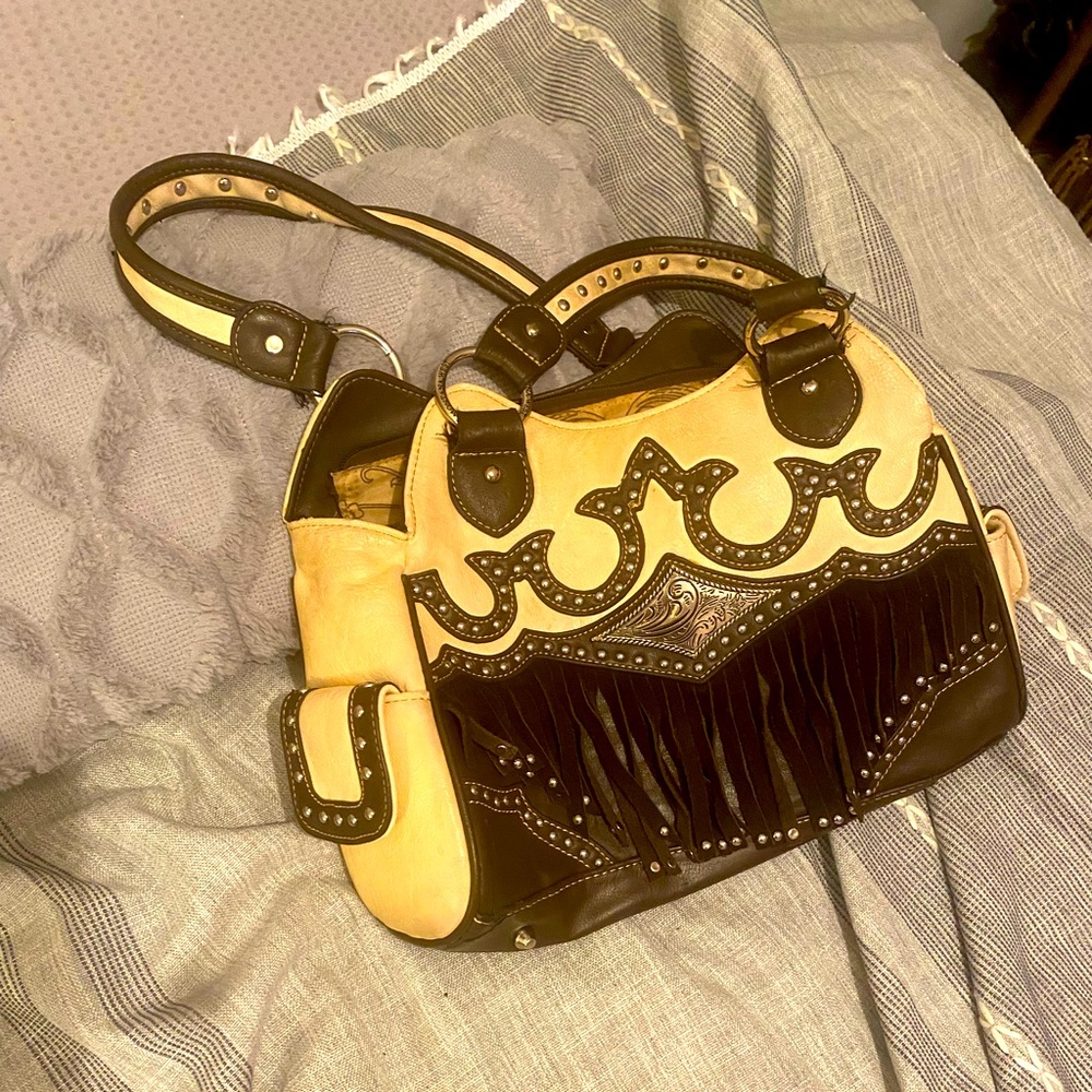 Leather Western Style Purse Good condition , detailed art work nice bag!